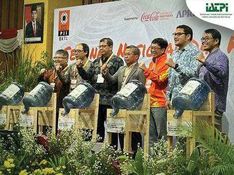 SEMINAR NASIONAL DAN KONVENSI BADAN KEJURUAN TEKNIK LINGKUNGAN PERSATUAN INSINYUR INDONESIA PERAN INSINYUR TEKNIK LINGKUNGAN INDONESIA DALAM MENGATASI KRISIS LINGKUNGAN